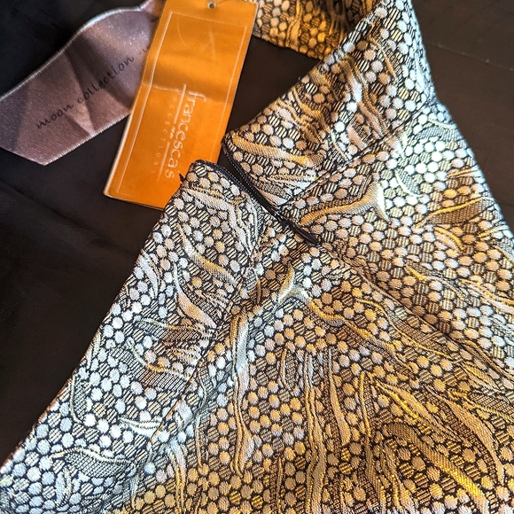 Francesca's Gold and Black Short Skirt. Large - Picture 2 of 6